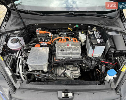 Серый Фольксваген e-Golf, объемом двигателя 0 л и пробегом 75 тыс. км за 12650 $, фото 32 на Automoto.ua