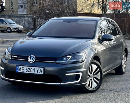 Серый Фольксваген e-Golf, объемом двигателя 0 л и пробегом 158 тыс. км за 13400 $, фото 2 на Automoto.ua