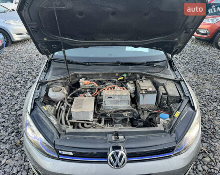 Серый Фольксваген e-Golf, объемом двигателя 0 л и пробегом 90 тыс. км за 14500 $, фото 12 на Automoto.ua