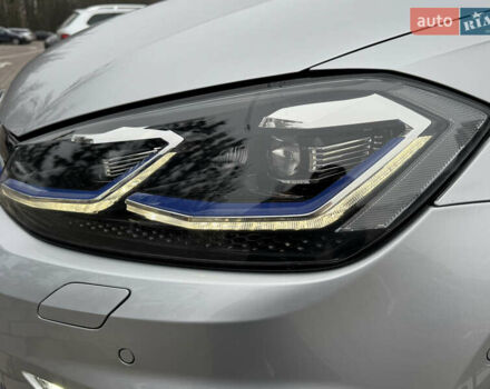 Серый Фольксваген e-Golf, объемом двигателя 0 л и пробегом 91 тыс. км за 15099 $, фото 30 на Automoto.ua