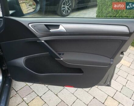 Серый Фольксваген e-Golf, объемом двигателя 0 л и пробегом 65 тыс. км за 13950 $, фото 46 на Automoto.ua