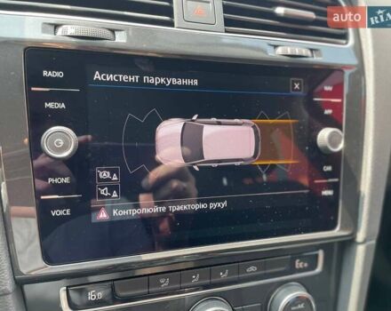 Серый Фольксваген e-Golf, объемом двигателя 0 л и пробегом 123 тыс. км за 12900 $, фото 41 на Automoto.ua