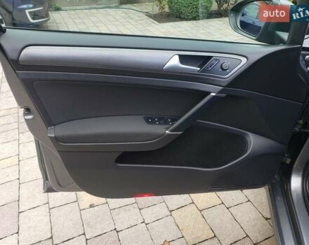 Серый Фольксваген e-Golf, объемом двигателя 0 л и пробегом 65 тыс. км за 13950 $, фото 41 на Automoto.ua