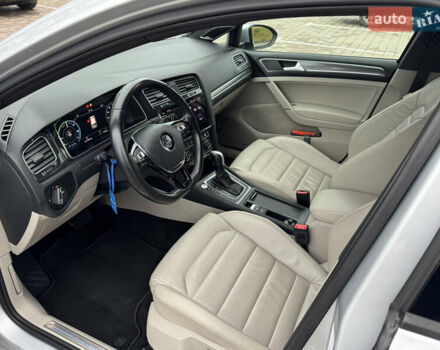 Серый Фольксваген e-Golf, объемом двигателя 0 л и пробегом 91 тыс. км за 15099 $, фото 43 на Automoto.ua
