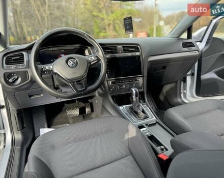 Серый Фольксваген e-Golf, объемом двигателя 0 л и пробегом 100 тыс. км за 12300 $, фото 35 на Automoto.ua