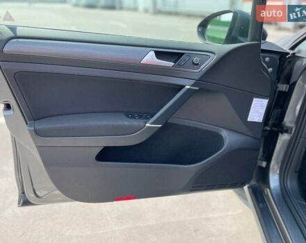 Серый Фольксваген e-Golf, объемом двигателя 0 л и пробегом 123 тыс. км за 12900 $, фото 14 на Automoto.ua
