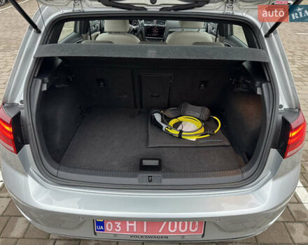 Серый Фольксваген e-Golf, объемом двигателя 0 л и пробегом 91 тыс. км за 15099 $, фото 109 на Automoto.ua
