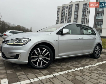 Серый Фольксваген e-Golf, объемом двигателя 0 л и пробегом 91 тыс. км за 15099 $, фото 8 на Automoto.ua