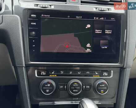 Серый Фольксваген e-Golf, объемом двигателя 0 л и пробегом 91 тыс. км за 15099 $, фото 64 на Automoto.ua