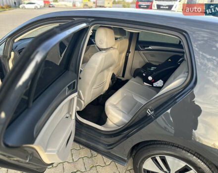 Серый Фольксваген e-Golf, объемом двигателя 0 л и пробегом 72 тыс. км за 14700 $, фото 9 на Automoto.ua