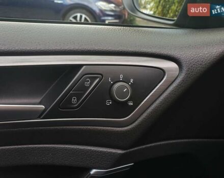 Серый Фольксваген e-Golf, объемом двигателя 0 л и пробегом 65 тыс. км за 13950 $, фото 70 на Automoto.ua