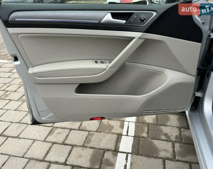 Серый Фольксваген e-Golf, объемом двигателя 0 л и пробегом 91 тыс. км за 15099 $, фото 40 на Automoto.ua