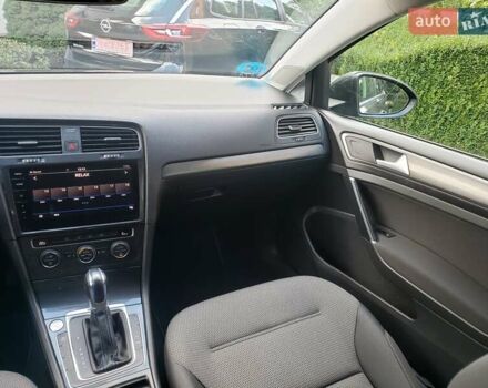 Серый Фольксваген e-Golf, объемом двигателя 0 л и пробегом 65 тыс. км за 13950 $, фото 61 на Automoto.ua