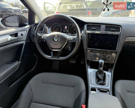 Серый Фольксваген e-Golf, объемом двигателя 0 л и пробегом 79 тыс. км за 12500 $, фото 12 на Automoto.ua