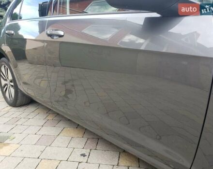 Серый Фольксваген e-Golf, объемом двигателя 0 л и пробегом 65 тыс. км за 13950 $, фото 29 на Automoto.ua