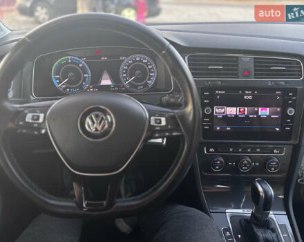 Серый Фольксваген e-Golf, объемом двигателя 0 л и пробегом 93 тыс. км за 15000 $, фото 24 на Automoto.ua