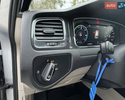 Серый Фольксваген e-Golf, объемом двигателя 0 л и пробегом 91 тыс. км за 15099 $, фото 53 на Automoto.ua