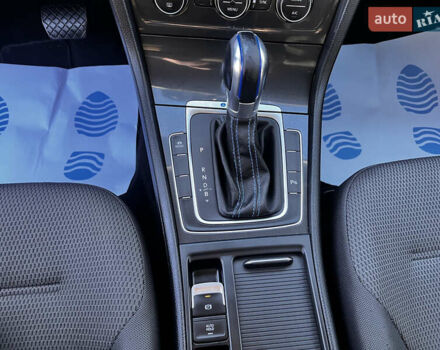 Серый Фольксваген e-Golf, объемом двигателя 0 л и пробегом 127 тыс. км за 11950 $, фото 42 на Automoto.ua