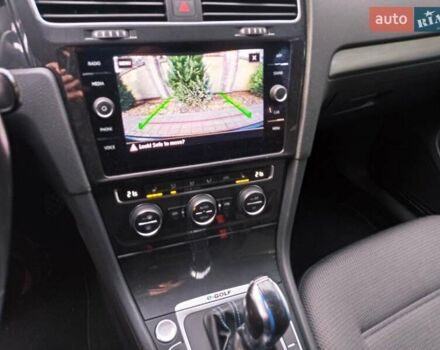 Серый Фольксваген e-Golf, объемом двигателя 0 л и пробегом 96 тыс. км за 11900 $, фото 12 на Automoto.ua