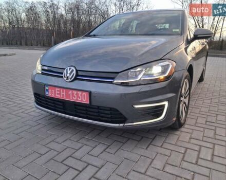 Серый Фольксваген e-Golf, объемом двигателя 0 л и пробегом 97 тыс. км за 11900 $, фото 8 на Automoto.ua