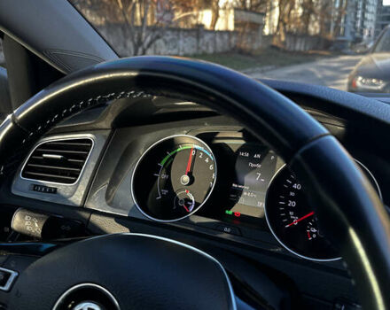 Серый Фольксваген e-Golf, объемом двигателя 0 л и пробегом 63 тыс. км за 14900 $, фото 13 на Automoto.ua
