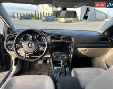 Серый Фольксваген e-Golf, объемом двигателя 0 л и пробегом 72 тыс. км за 14700 $, фото 12 на Automoto.ua