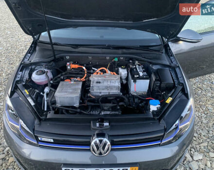 Серый Фольксваген e-Golf, объемом двигателя 0 л и пробегом 127 тыс. км за 11950 $, фото 28 на Automoto.ua