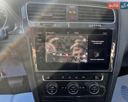 Серый Фольксваген e-Golf, объемом двигателя 0 л и пробегом 127 тыс. км за 11950 $, фото 39 на Automoto.ua