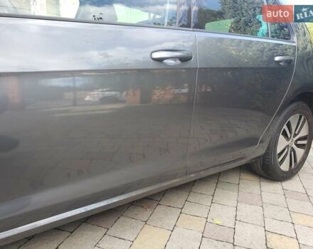 Серый Фольксваген e-Golf, объемом двигателя 0 л и пробегом 65 тыс. км за 13950 $, фото 5 на Automoto.ua