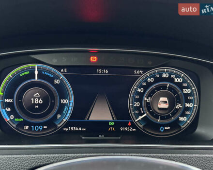 Серый Фольксваген e-Golf, объемом двигателя 0 л и пробегом 91 тыс. км за 15099 $, фото 59 на Automoto.ua