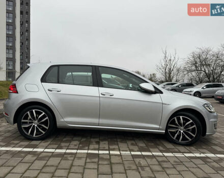 Серый Фольксваген e-Golf, объемом двигателя 0 л и пробегом 91 тыс. км за 15099 $, фото 20 на Automoto.ua