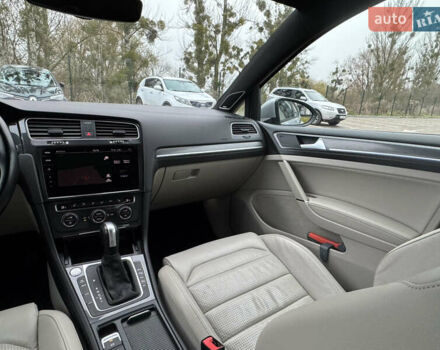 Серый Фольксваген e-Golf, объемом двигателя 0 л и пробегом 91 тыс. км за 15099 $, фото 51 на Automoto.ua