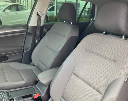 Серый Фольксваген e-Golf, объемом двигателя 36 л и пробегом 56 тыс. км за 17800 $, фото 10 на Automoto.ua