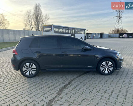 Серый Фольксваген e-Golf, объемом двигателя 0 л и пробегом 72 тыс. км за 14700 $, фото 5 на Automoto.ua