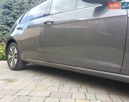 Серый Фольксваген e-Golf, объемом двигателя 0 л и пробегом 65 тыс. км за 13950 $, фото 32 на Automoto.ua