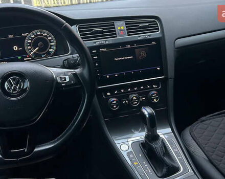 Серый Фольксваген e-Golf, объемом двигателя 0 л и пробегом 62 тыс. км за 15300 $, фото 8 на Automoto.ua