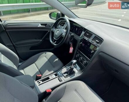 Серый Фольксваген e-Golf, объемом двигателя 0 л и пробегом 123 тыс. км за 12900 $, фото 33 на Automoto.ua