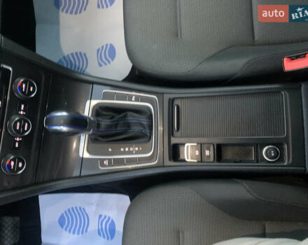 Серый Фольксваген e-Golf, объемом двигателя 0 л и пробегом 127 тыс. км за 11950 $, фото 29 на Automoto.ua