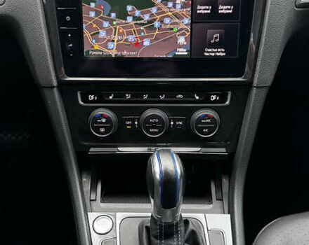 Серый Фольксваген e-Golf, объемом двигателя 0 л и пробегом 42 тыс. км за 14700 $, фото 15 на Automoto.ua