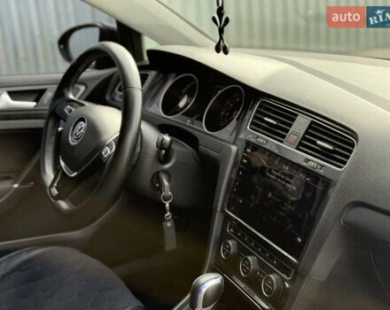 Серый Фольксваген e-Golf, объемом двигателя 0 л и пробегом 79 тыс. км за 12500 $, фото 15 на Automoto.ua