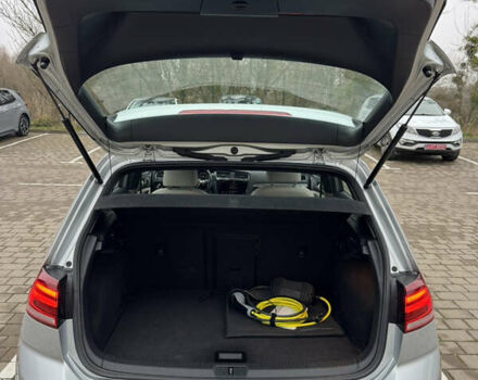 Серый Фольксваген e-Golf, объемом двигателя 0 л и пробегом 91 тыс. км за 15099 $, фото 106 на Automoto.ua