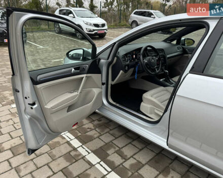 Серый Фольксваген e-Golf, объемом двигателя 0 л и пробегом 91 тыс. км за 15099 $, фото 39 на Automoto.ua