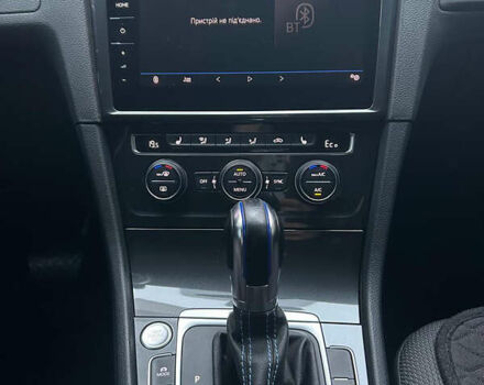 Серый Фольксваген e-Golf, объемом двигателя 0 л и пробегом 62 тыс. км за 15300 $, фото 5 на Automoto.ua