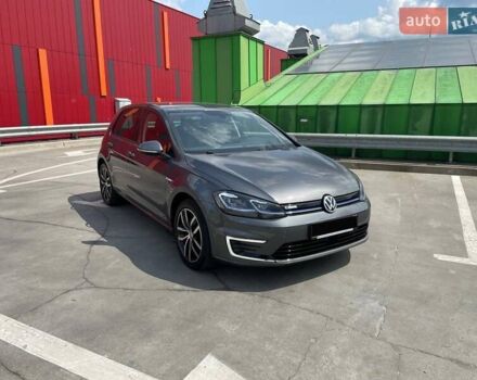Серый Фольксваген e-Golf, объемом двигателя 0 л и пробегом 123 тыс. км за 12900 $, фото 2 на Automoto.ua