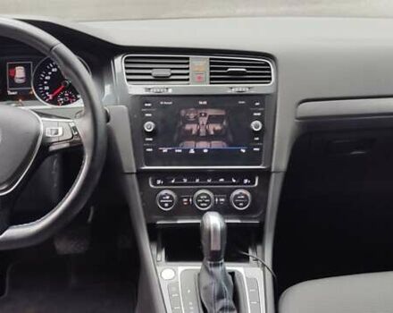 Серый Фольксваген e-Golf, объемом двигателя 0 л и пробегом 145 тыс. км за 12700 $, фото 12 на Automoto.ua