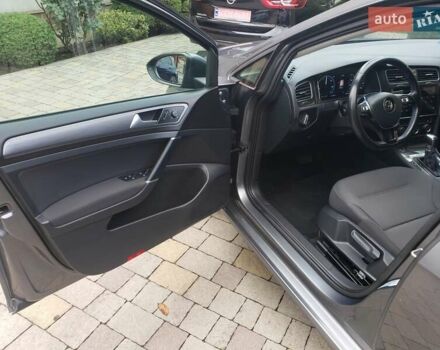 Серый Фольксваген e-Golf, объемом двигателя 0 л и пробегом 65 тыс. км за 13950 $, фото 40 на Automoto.ua