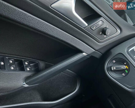 Серый Фольксваген e-Golf, объемом двигателя 0 л и пробегом 62 тыс. км за 15300 $, фото 6 на Automoto.ua