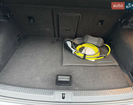 Серый Фольксваген e-Golf, объемом двигателя 0 л и пробегом 91 тыс. км за 15099 $, фото 111 на Automoto.ua