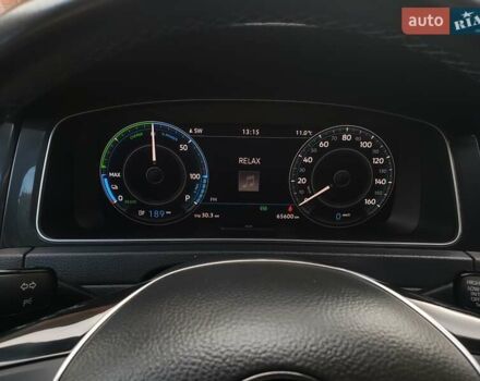 Серый Фольксваген e-Golf, объемом двигателя 0 л и пробегом 65 тыс. км за 13950 $, фото 69 на Automoto.ua