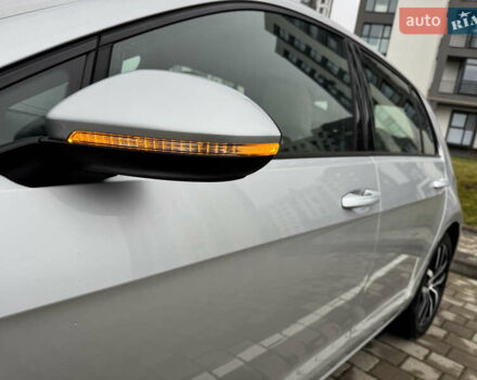 Серый Фольксваген e-Golf, объемом двигателя 0 л и пробегом 91 тыс. км за 15099 $, фото 33 на Automoto.ua